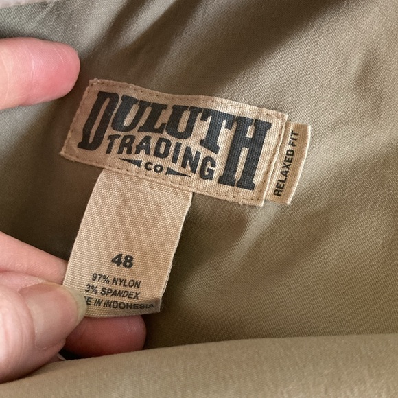 Men’s Duluth Flex Dry On The Fly light tan flat front cargo shorts size 48 - Picture 9 of 10